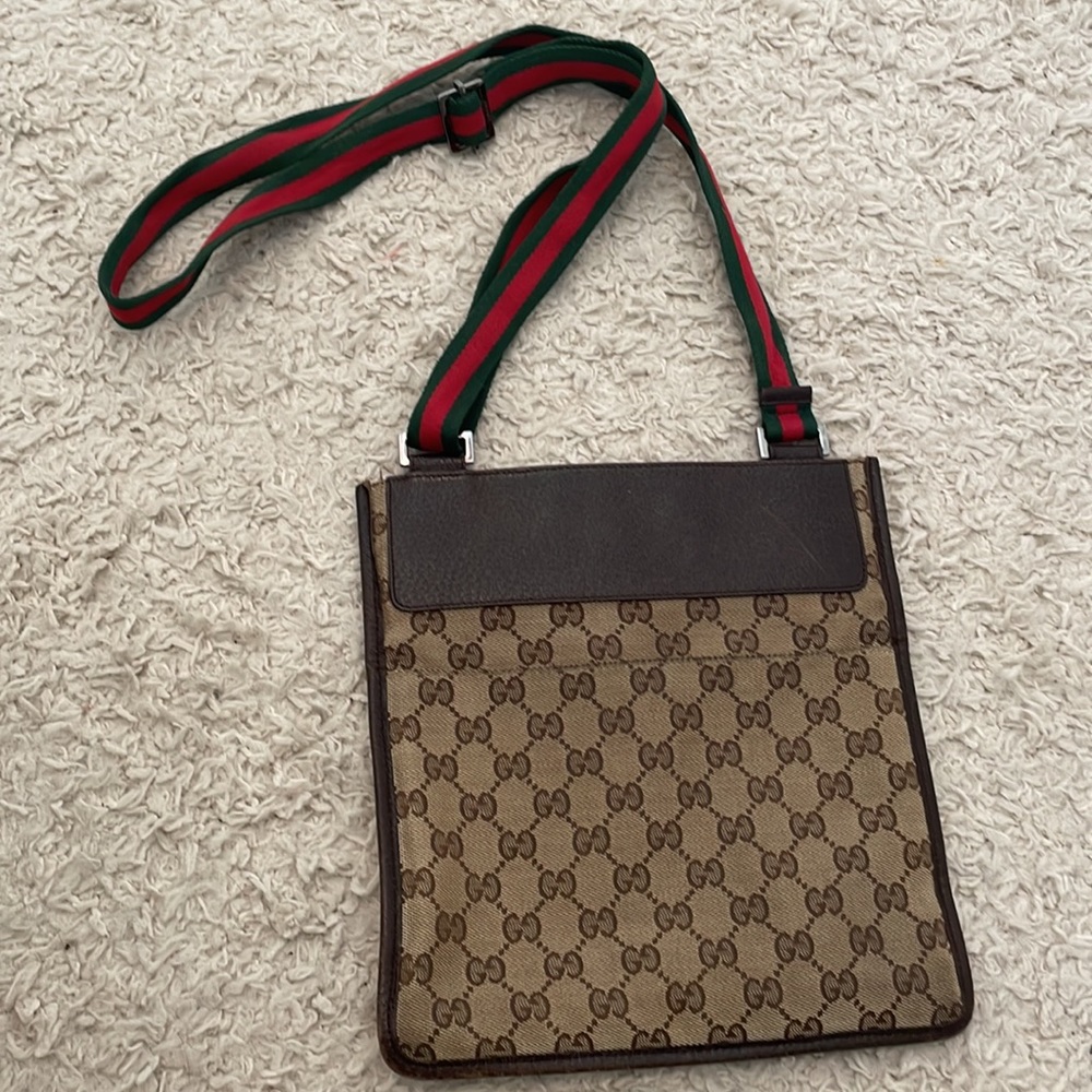 Gucci Monogram Messenger Crossbody ❤️💚